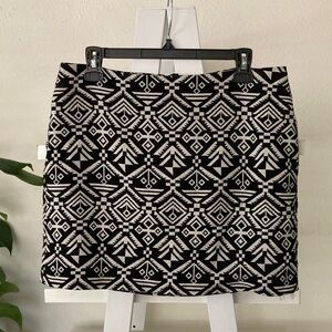 H&M DIVIDED Geometric Black and White mini skirt